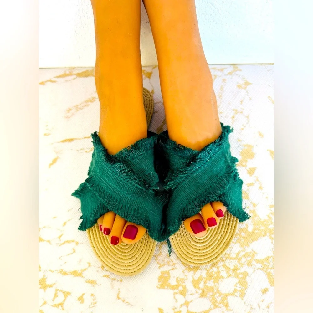 🔥🔥FINAL CLEARENCE🔥🔥 CREVO Monroe Green Frayed Slide Sandals - Picture 1 of 5